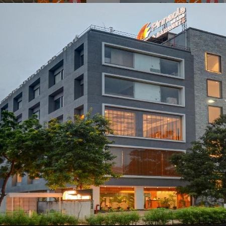 Pinnacle Grand Hotel Ahmedabad Exterior foto