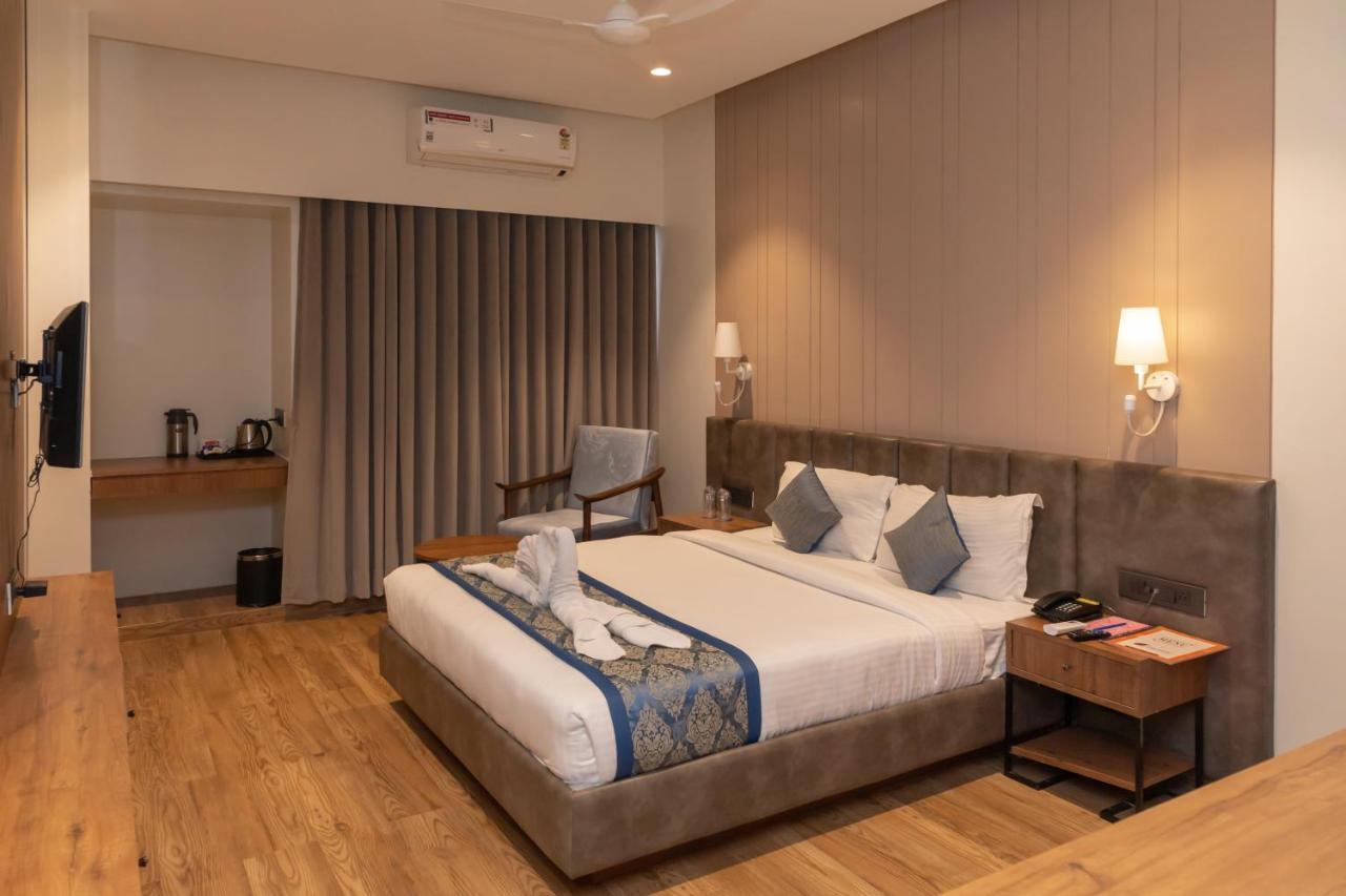 Pinnacle Grand Hotel Ahmedabad Exterior foto