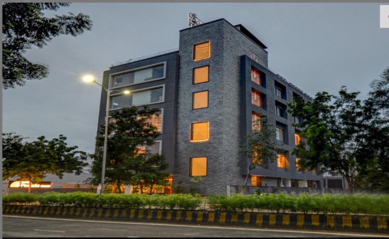 Pinnacle Grand Hotel Ahmedabad Exterior foto