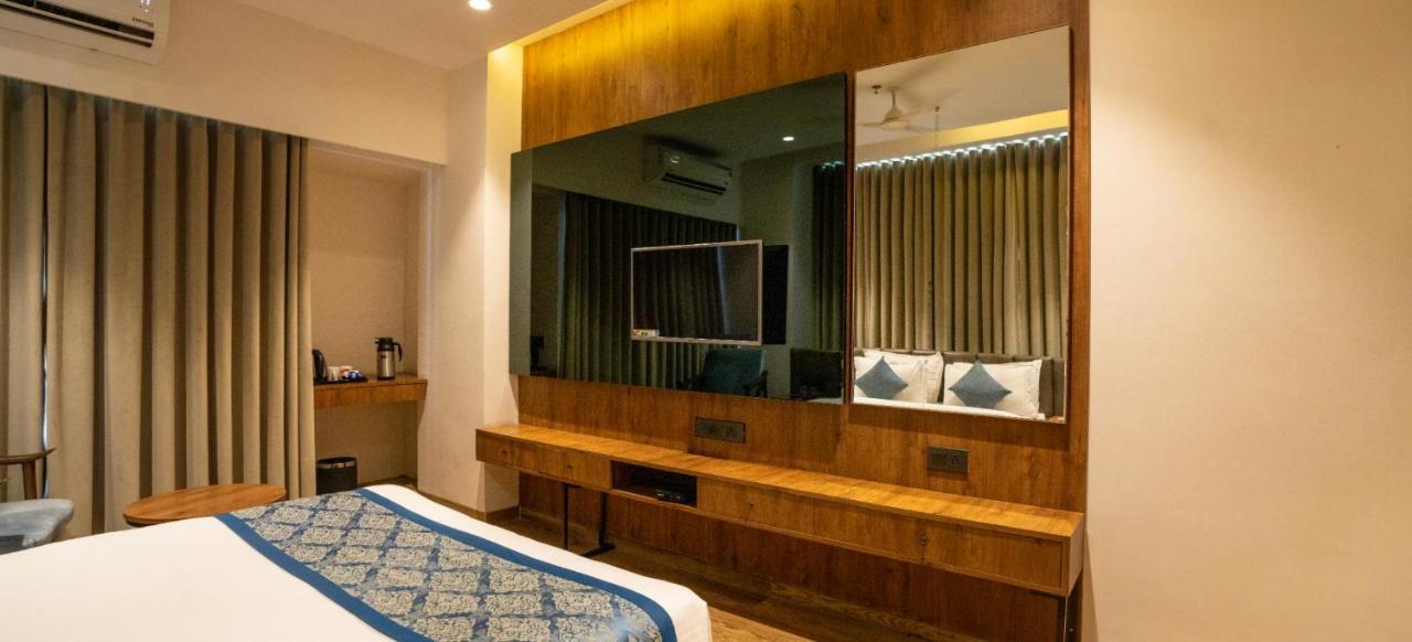 Pinnacle Grand Hotel Ahmedabad Exterior foto