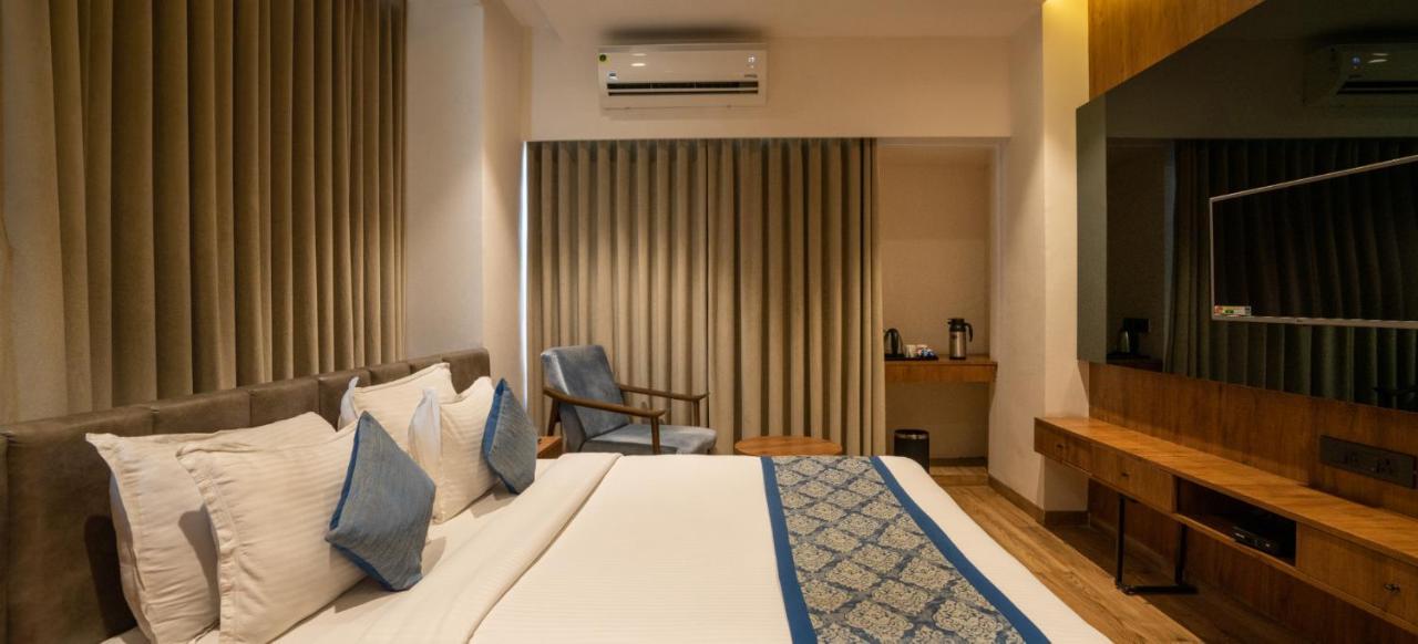 Pinnacle Grand Hotel Ahmedabad Exterior foto