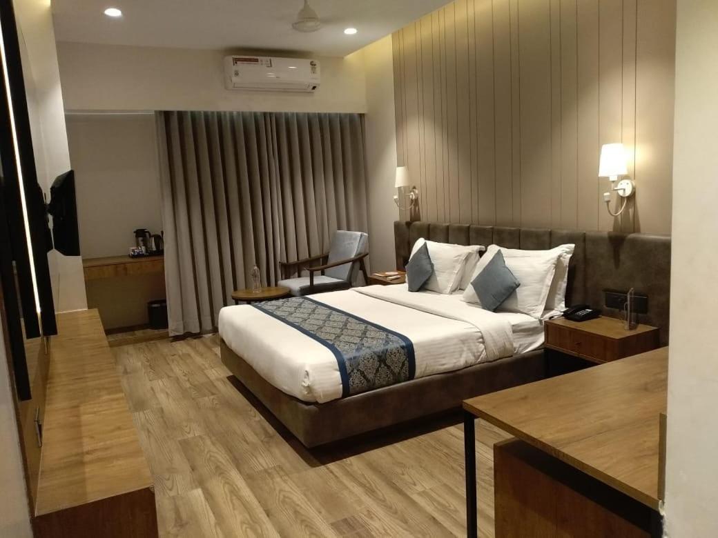 Pinnacle Grand Hotel Ahmedabad Exterior foto